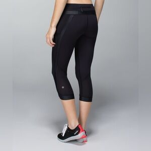 Lululemon Chase Me Crop II — Size 6 — Black Camo